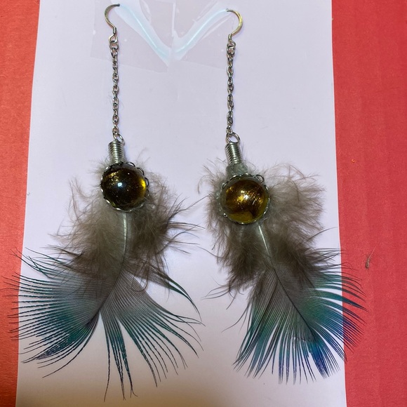 Beautiful handmade feather earrings - Picture 1 of 3